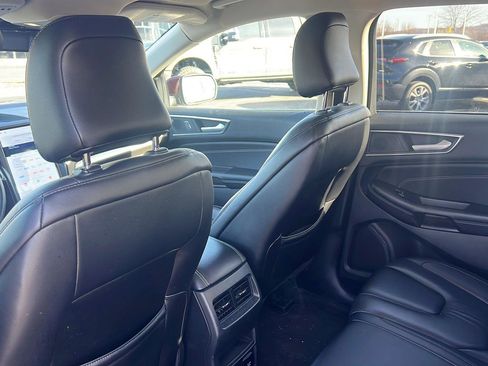 Used 2022 Ford Edge Titanium image 16