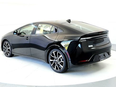 New 2027 Toyota Prius Plug-In Hybrid FWD image 4
