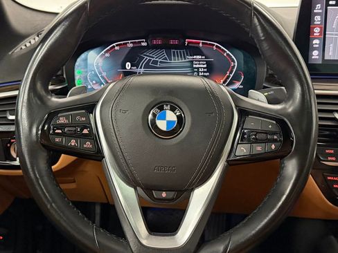 Used 2021 BMW 530i xDrive w/ Premium Package image 17