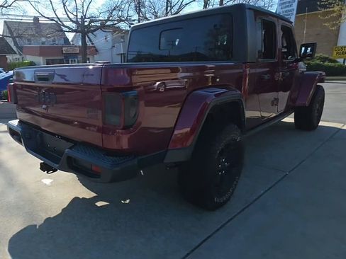 Used 2021 Jeep Gladiator Willys AWD/4WD image 2