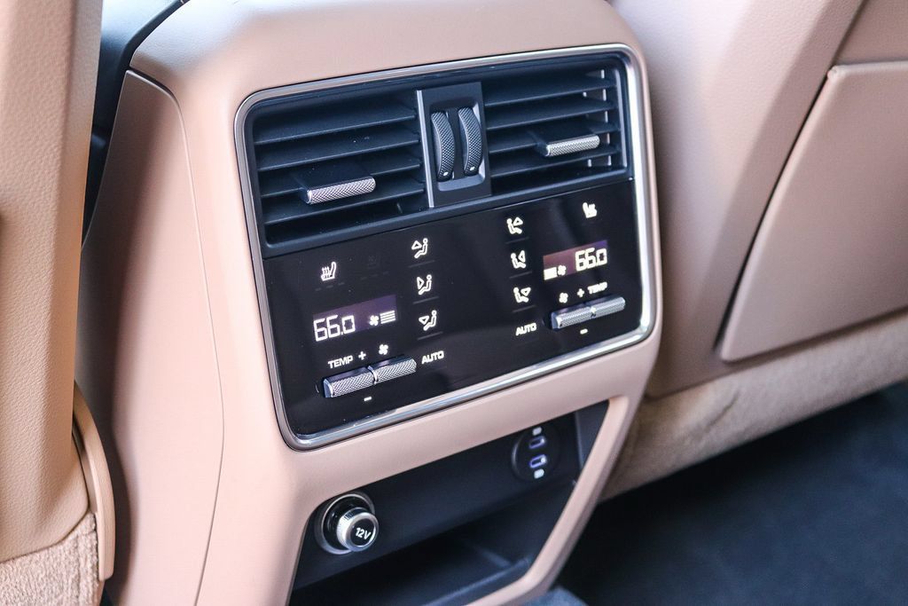 Used 2023 Porsche Cayenne AWD/4WD image 20