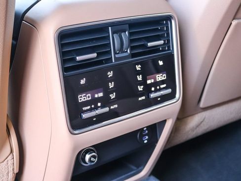 Used 2023 Porsche Cayenne AWD/4WD image 20