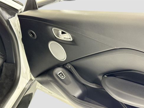 Used 2022 Aston Martin V8 Vantage Coupe image 30