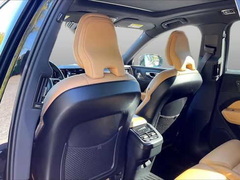Used 2021 Volvo XC60 T5 Inscription w/ Protection Package FWD image 21
