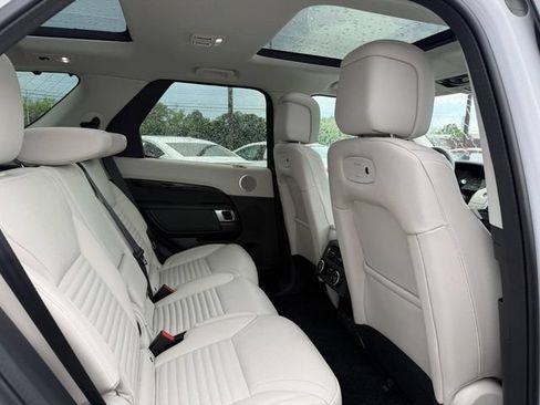 Used 2025 Land Rover Discovery S AWD/4WD image 17
