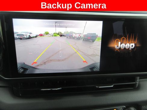 Used 2025 Jeep Gladiator Sport AWD/4WD image 14