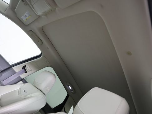 Used 2017 Cadillac XT5 Luxury image 4