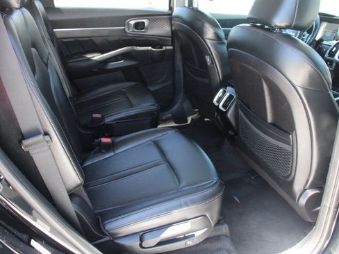 Used 2022 Kia Sorento SX FWD image 17