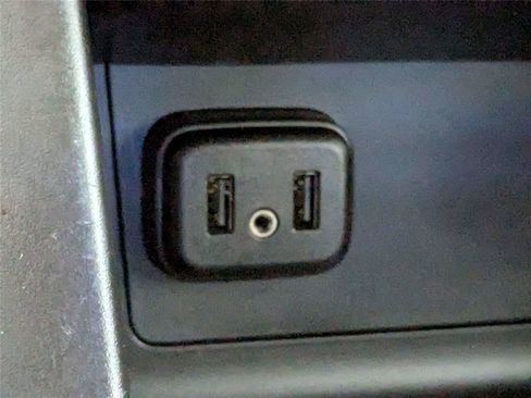 Used 2022 GMC Canyon AT4 image 26