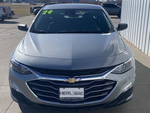 Used 2024 Chevrolet Malibu LS FWD image 2