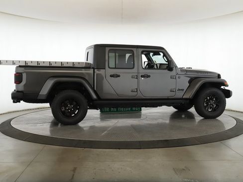 Used 2024 Jeep Gladiator Willys image 6