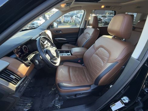 Used 2023 Nissan Pathfinder Platinum w/ Lighting Package (N93) image 13