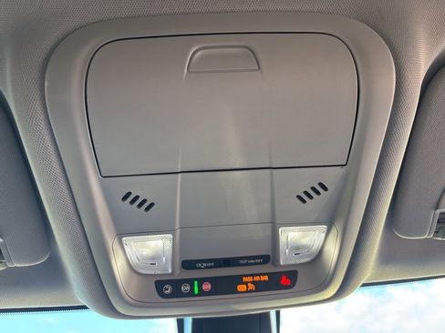 Used 2025 Chevrolet Blazer LT image 36