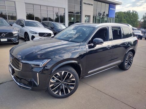 New 2025 Volvo XC90 B6 Plus image 2