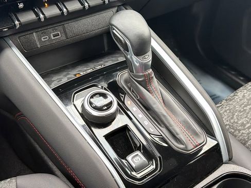 Used 2024 Chevrolet Colorado Z71 w/ Z71 Convenience Package 2 image 30