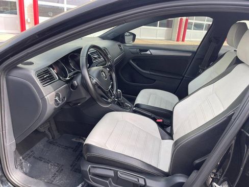 Used 2016 Volkswagen Jetta Sport FWD image 17