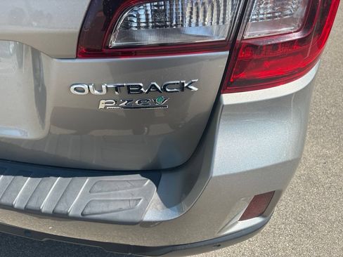 Used 2017 Subaru Outback 2.5i Limited AWD/4WD image 9