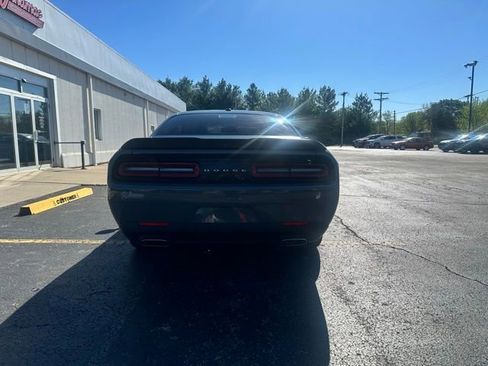 Used 2019 Dodge Challenger SXT w/ Driver Convenience Group image 8