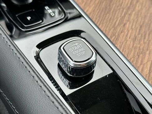 Certified 2024 Volvo XC90 B6 Plus AWD/4WD image 30