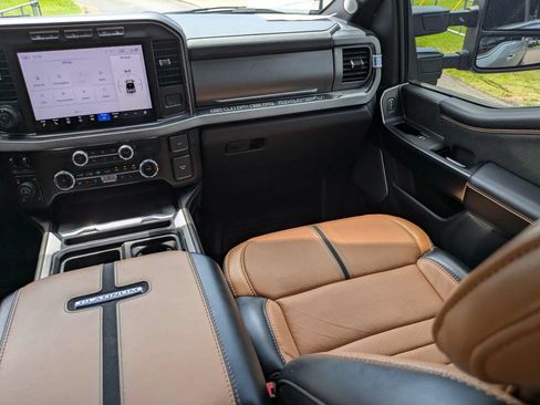 Used 2024 Ford F250 Platinum w/ Tremor Off-Road Package AWD/4WD image 17