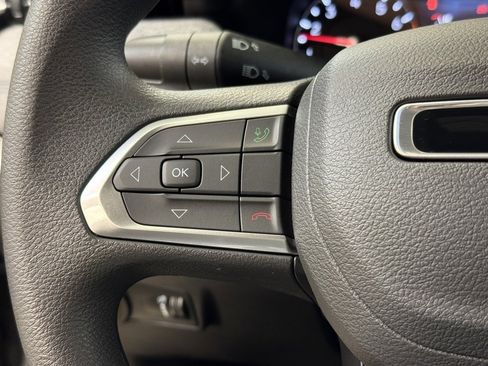 Used 2025 Jeep Compass Sport image 32