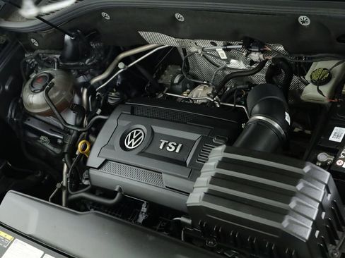 Certified 2022 Volkswagen Atlas Cross Sport SE FWD image 9