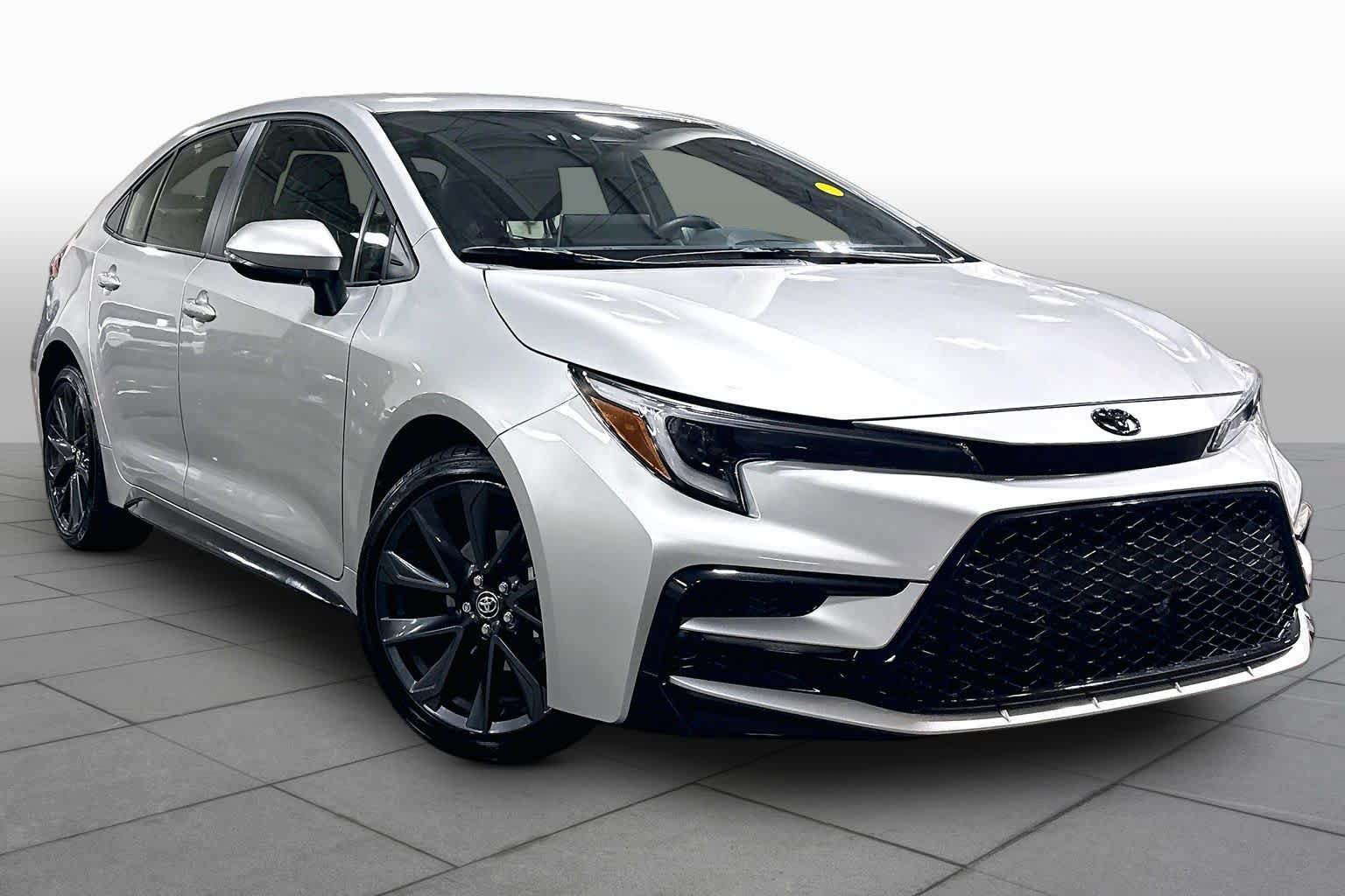 Used 2026 Toyota Corolla SE w/ SE Package FWD image 3