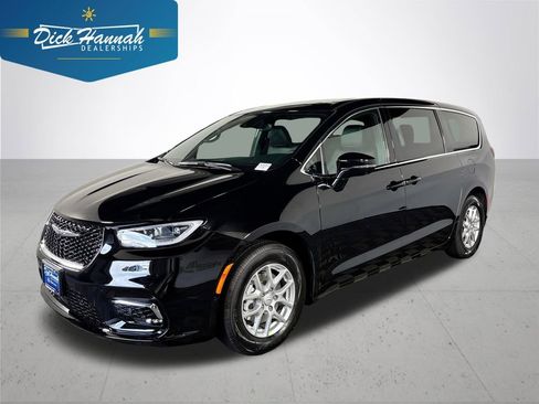 New 2026 Chrysler Pacifica Select image 1