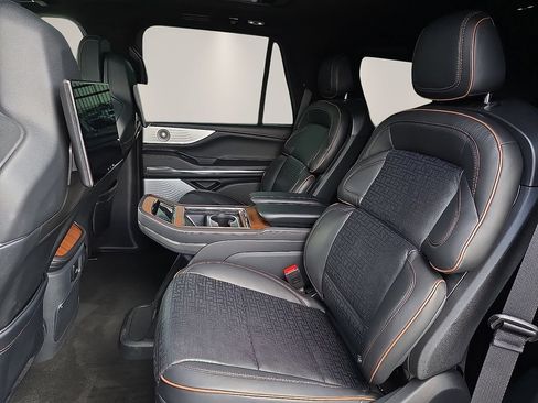 Used 2025 Lincoln Navigator Black Label AWD/4WD image 12