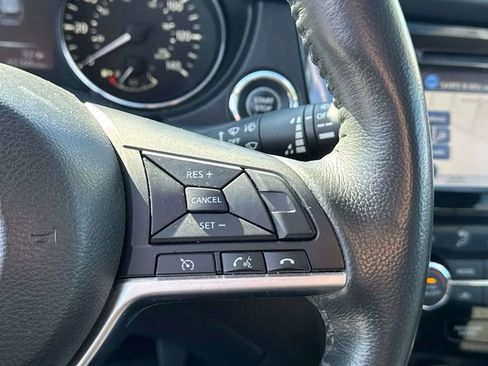 Used 2017 Nissan Rogue SV w/ SV Premium Package image 12