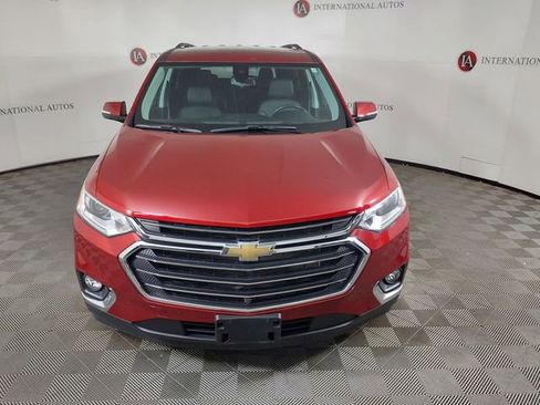 Used 2020 Chevrolet Traverse LT w/ LT Premium Package FWD image 2