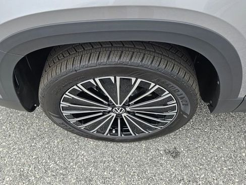 New 2026 Volkswagen Taos SE FWD image 16