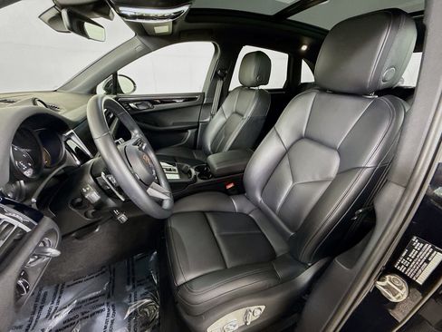 Certified 2023 Porsche Macan Turbo AWD/4WD image 5