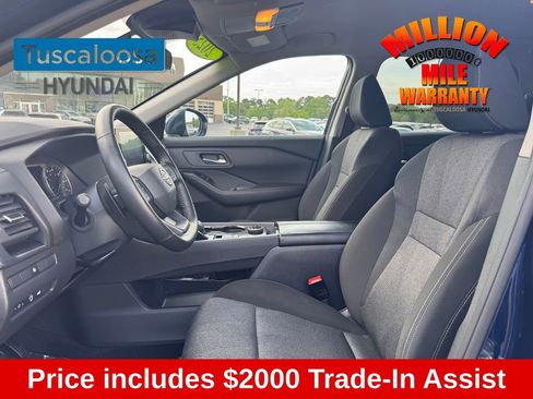 Used 2025 Nissan Rogue SV image 10