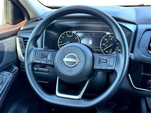 Used 2023 Nissan Rogue SV image 29