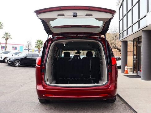 Used 2022 Chrysler Voyager LX image 22