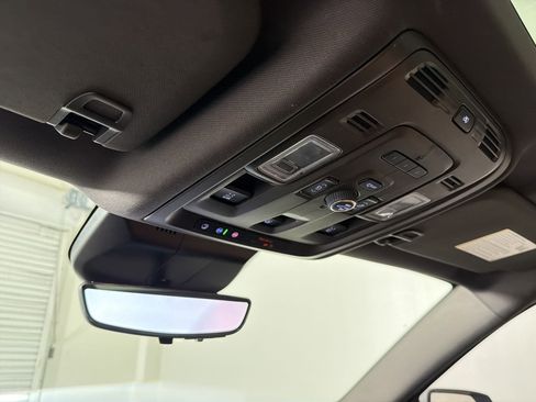 Used 2023 Cadillac Escalade Premium Luxury AWD/4WD image 17