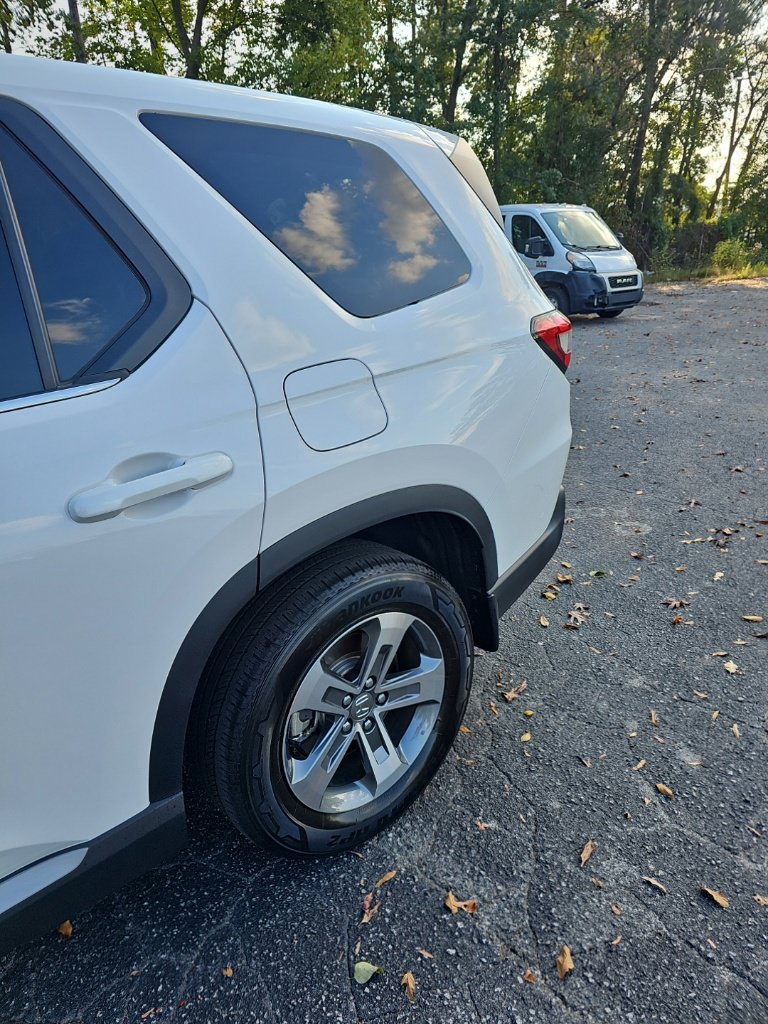 Used 2025 Honda Pilot EX-L image 3