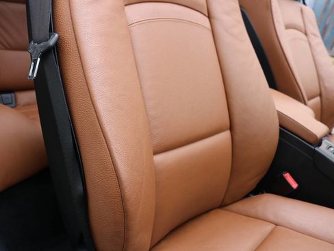 Used 2011 BMW 335i Convertible image 22