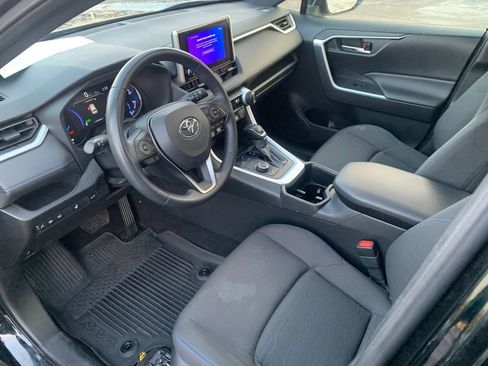 Used 2023 Toyota RAV4 SE w/ Convenience Package image 11