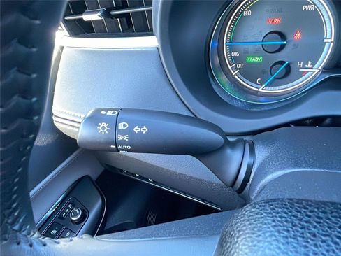 Used 2023 Toyota Venza LE image 23