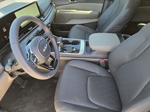 New 2026 Kia Carnival EX FWD image 10