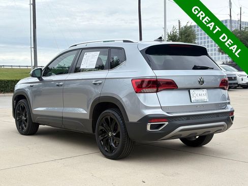Used 2022 Volkswagen Taos SE w/ Panoramic Sunroof Package FWD image 7