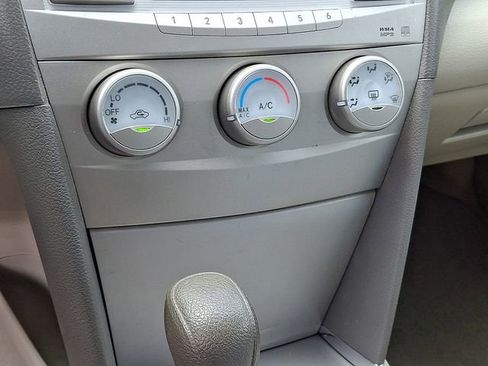 Used 2010 Toyota Camry LE FWD image 12