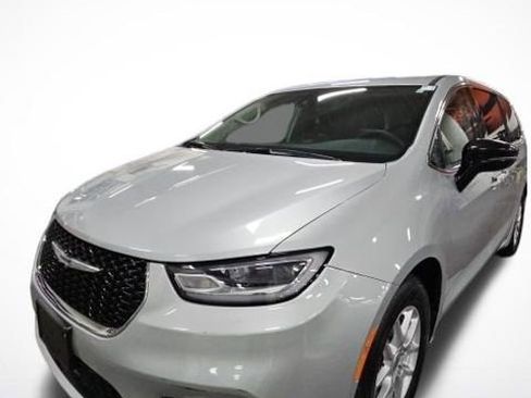 Used 2024 Chrysler Pacifica Touring-L image 53