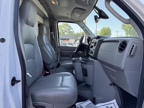 Used 2022 Ford E-350 and Econoline 350 Super Duty image 25