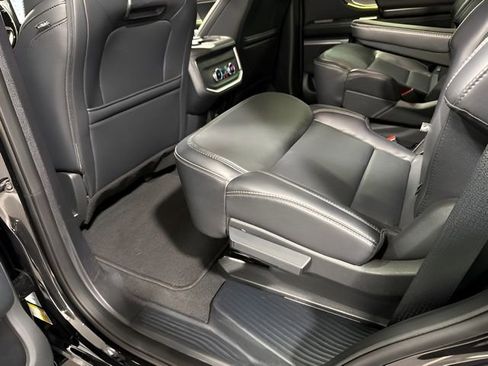 Used 2025 Ford Expedition Platinum AWD/4WD image 27