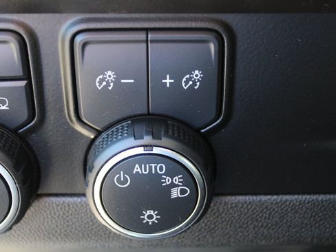 Used 2022 Chevrolet Suburban RST image 31