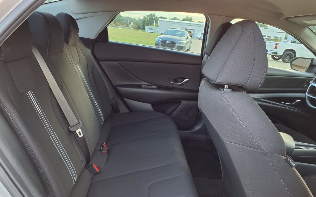 Used 2023 Hyundai Elantra SEL w/ Convenience Package FWD image 15