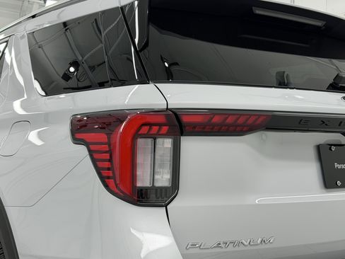 Used 2025 Ford Explorer Platinum w/ Ultimate Package image 19